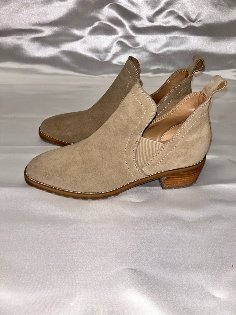 Blondo Waterproof Sandra Taupe Suede Chelsea Booties | Size US 8.5